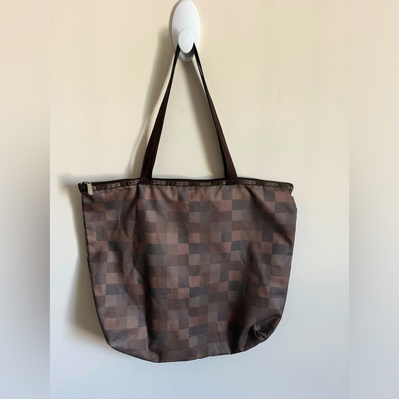 Lesportsac Large Brown Plaid Checkered Shoulder Bag Carryall Packable Tote EUC - Picture 1 of 13